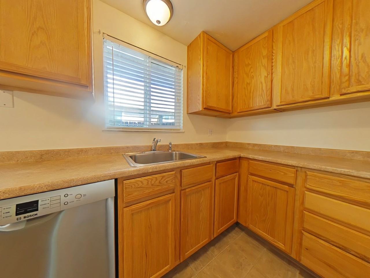 136 Ne Conifer Blvd #3 - Photo 6 of 12