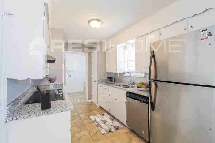 501 Sharp Dr - Photo 4 of 17