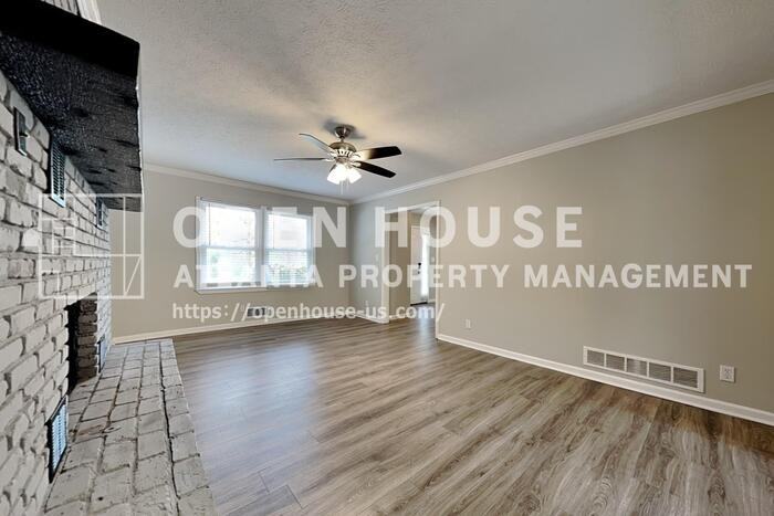 2779 Lanier Dr - Photo 4 of 25