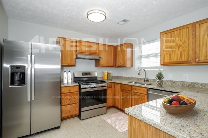 900 Terance Ave - Photo 3 of 20