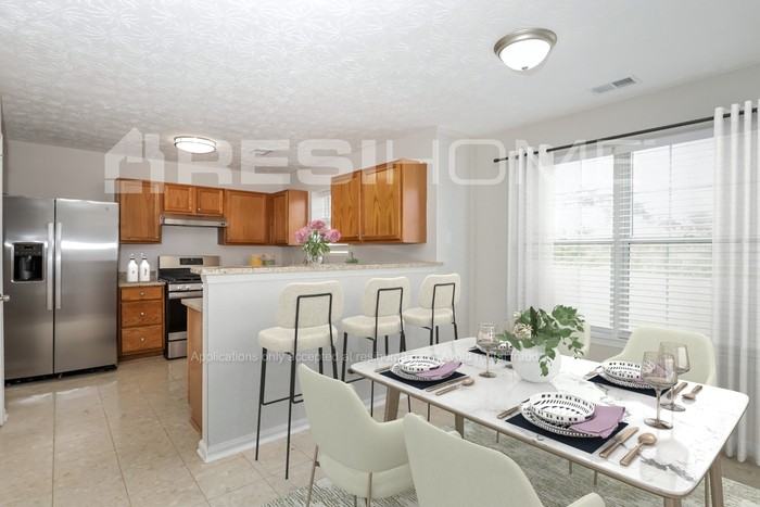 900 Terance Ave - Photo 4 of 20