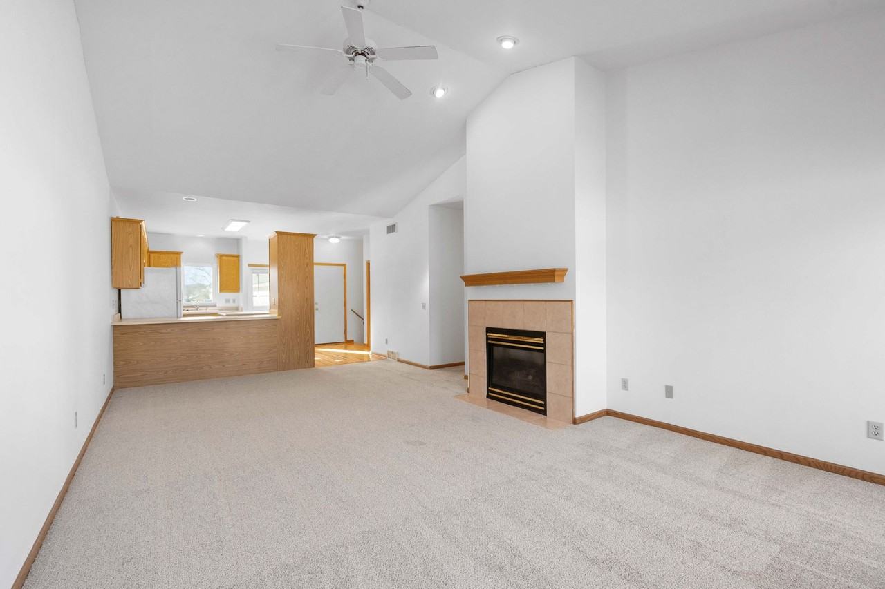 6083-6098 Viroqua Dr - Photo 5 of 11