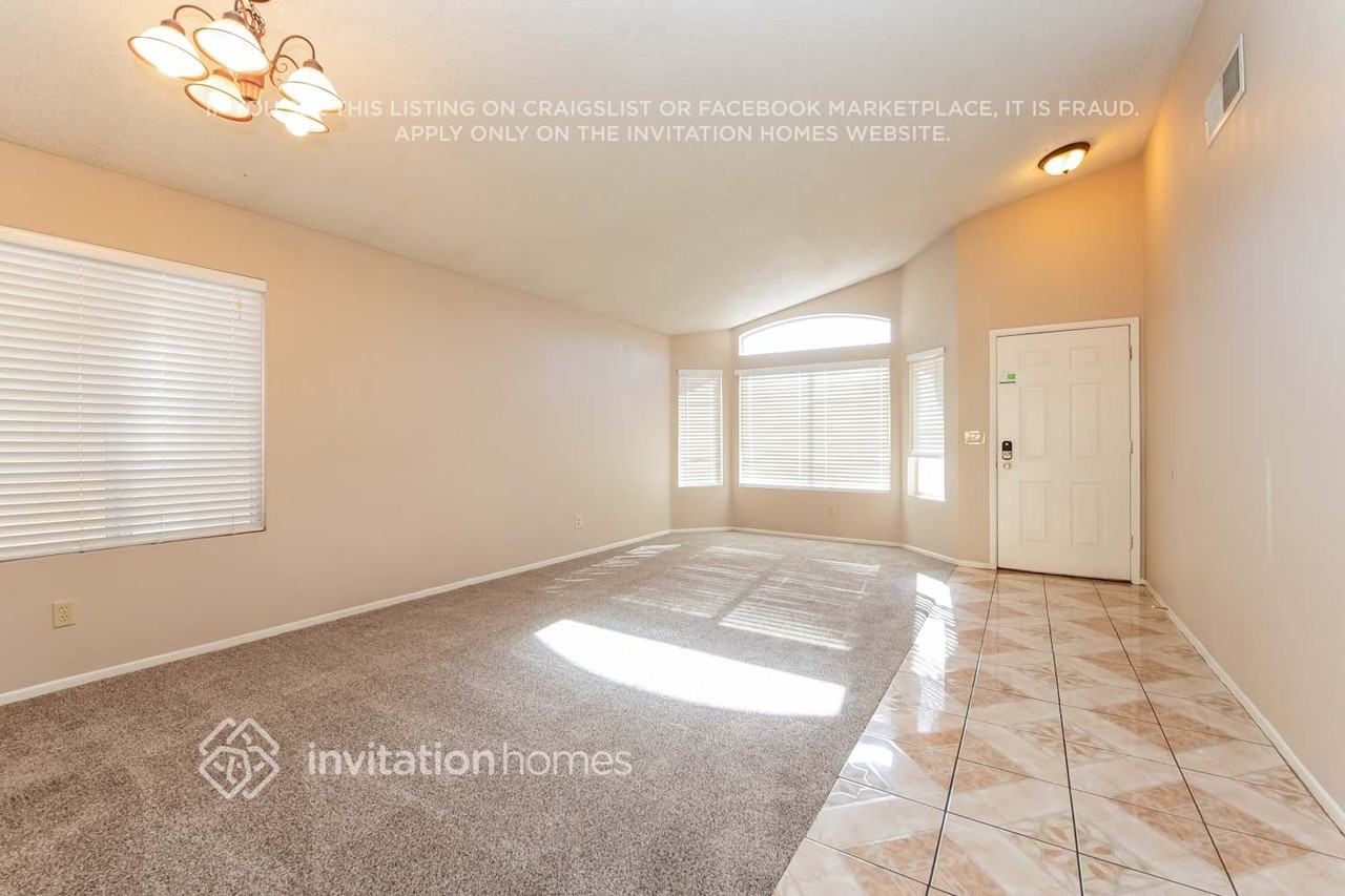 6256 Small Point Dr - Photo 5 of 17