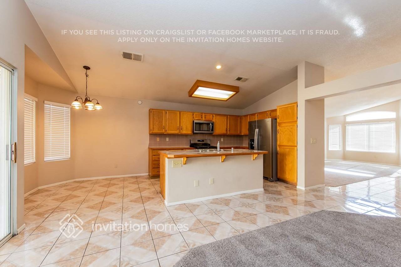 6256 Small Point Dr - Photo 6 of 17