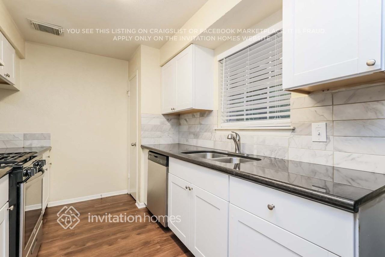 3322 Dawnwood Dr - Photo 7 of 17