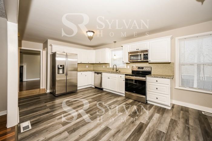 3012 Tammaway Dr - Photo 4 of 14