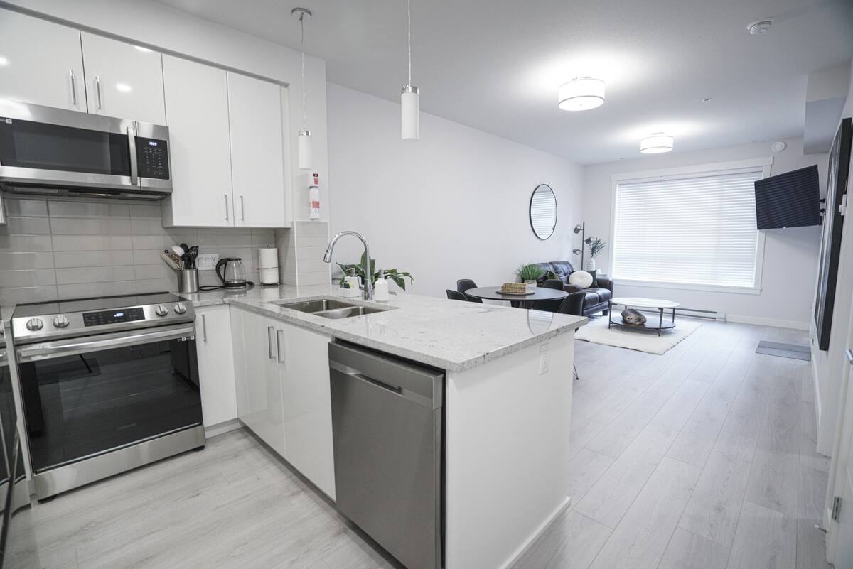 32690 14 Avenue #200 - Photo 2 of 23