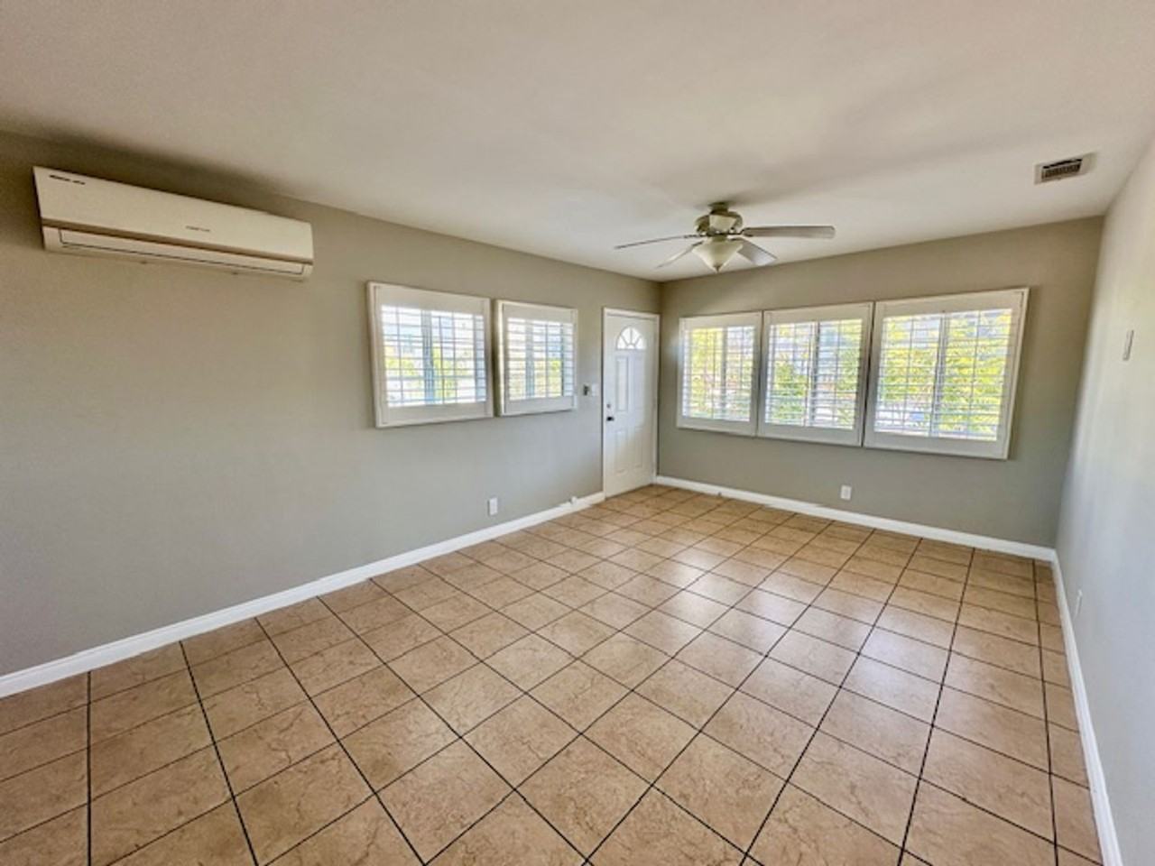 11228 Oxnard Street - Photo 4 of 13