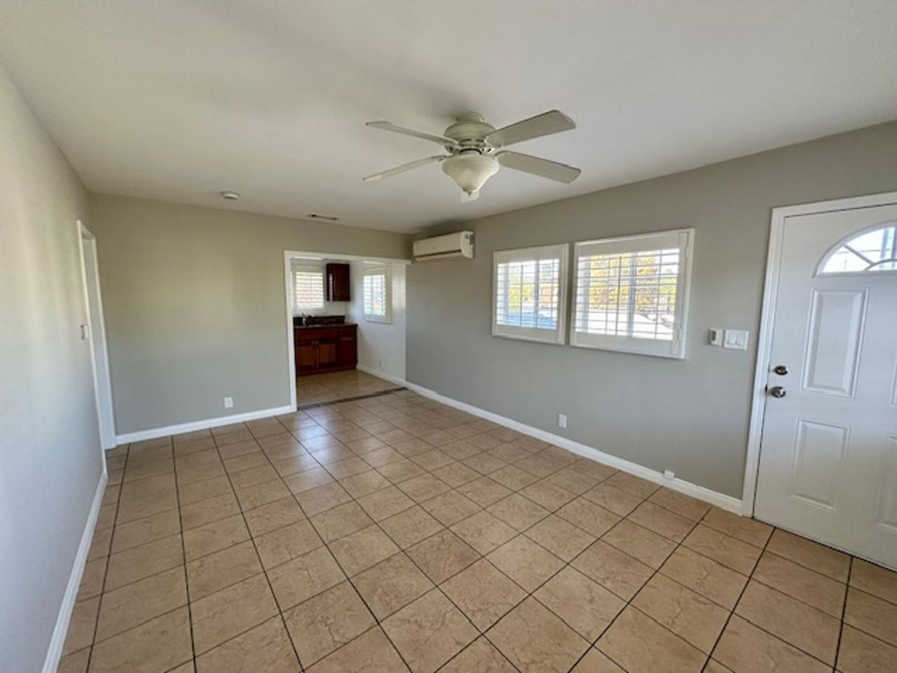 11228 Oxnard Street - Photo 5 of 13
