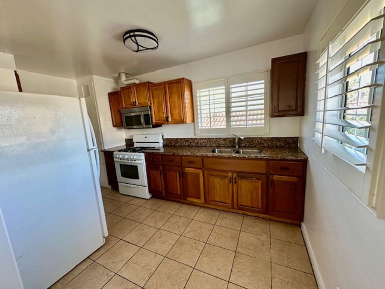 11228 Oxnard Street - Photo 6 of 13