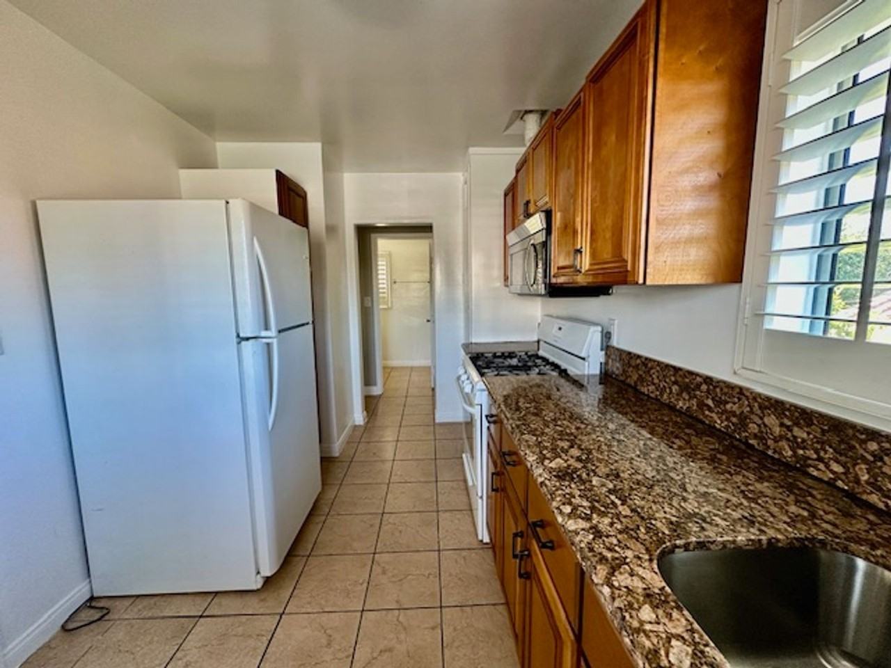 11228 Oxnard Street - Photo 7 of 13