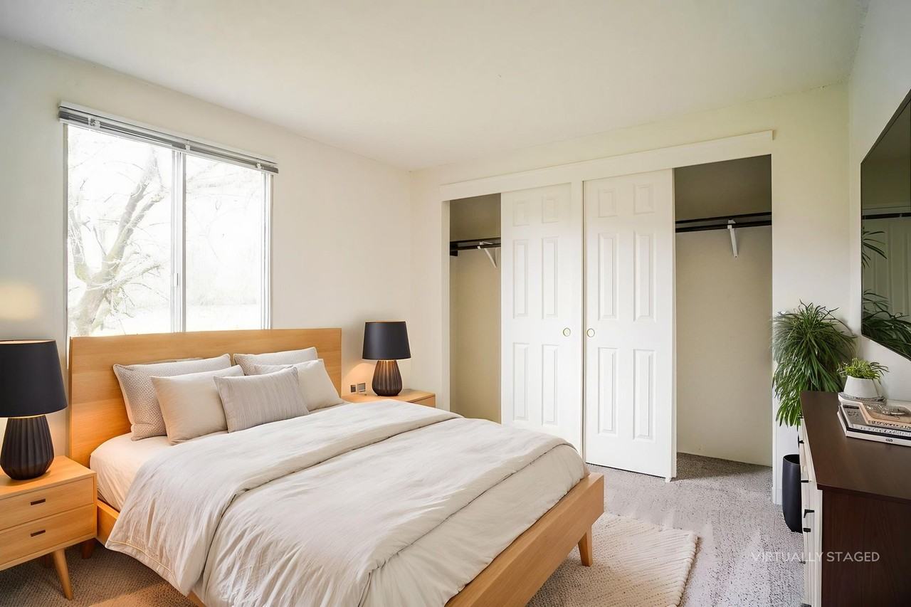 Parkway Garden - Photo 2 of 36