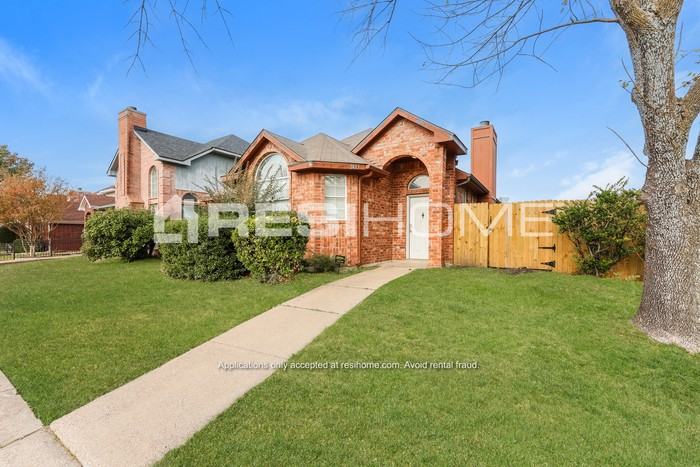 2433 Baretta Dr - Photo 2 of 18