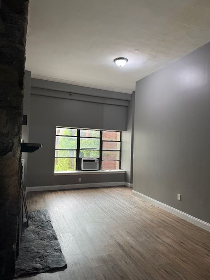 SilverBrick Square - Photo 4 of 27