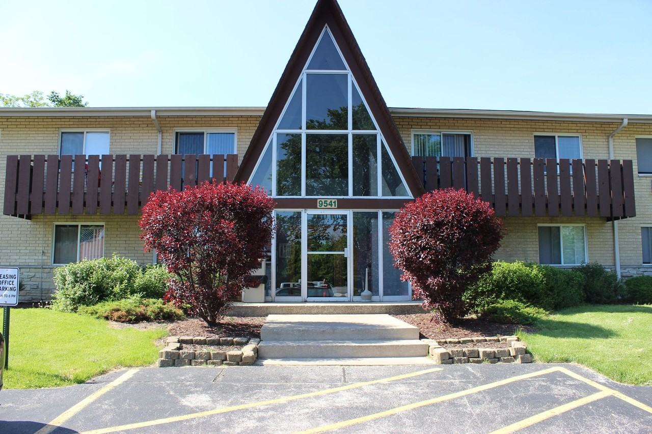 Evergreen Village Apartments - Photo 3 of 6