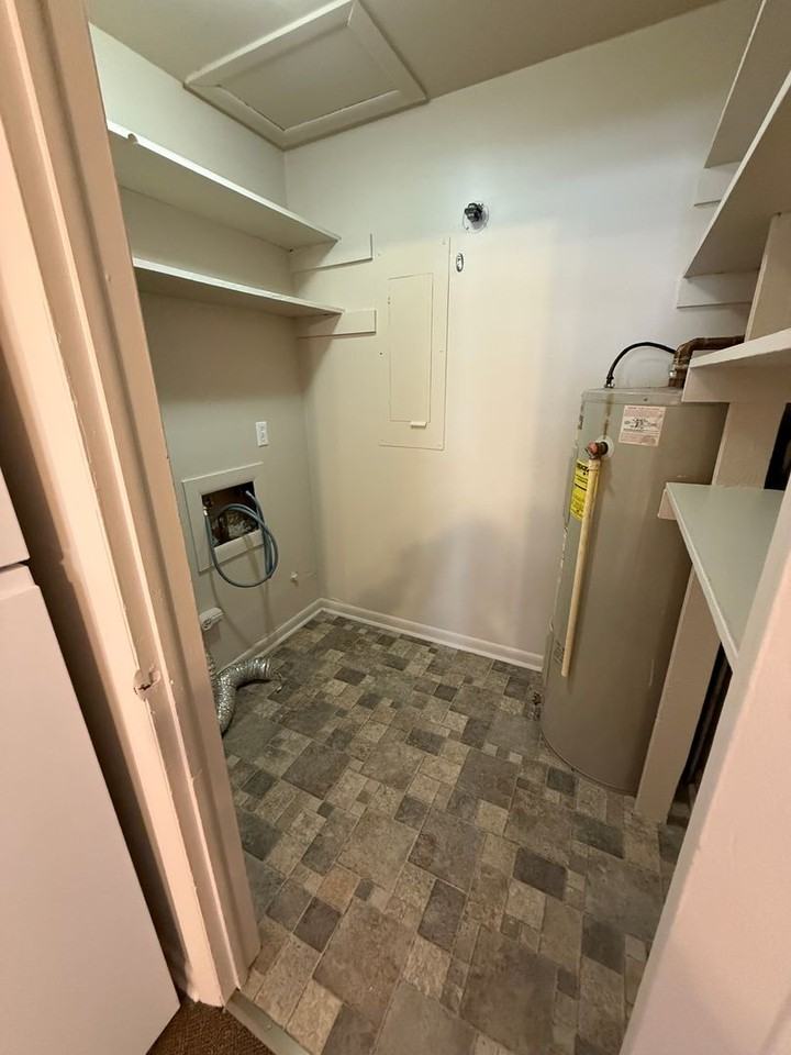 224 E Ellis Rd - Photo 6 of 9
