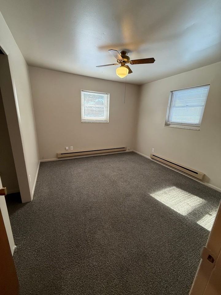 224 E Ellis Rd - Photo 7 of 9