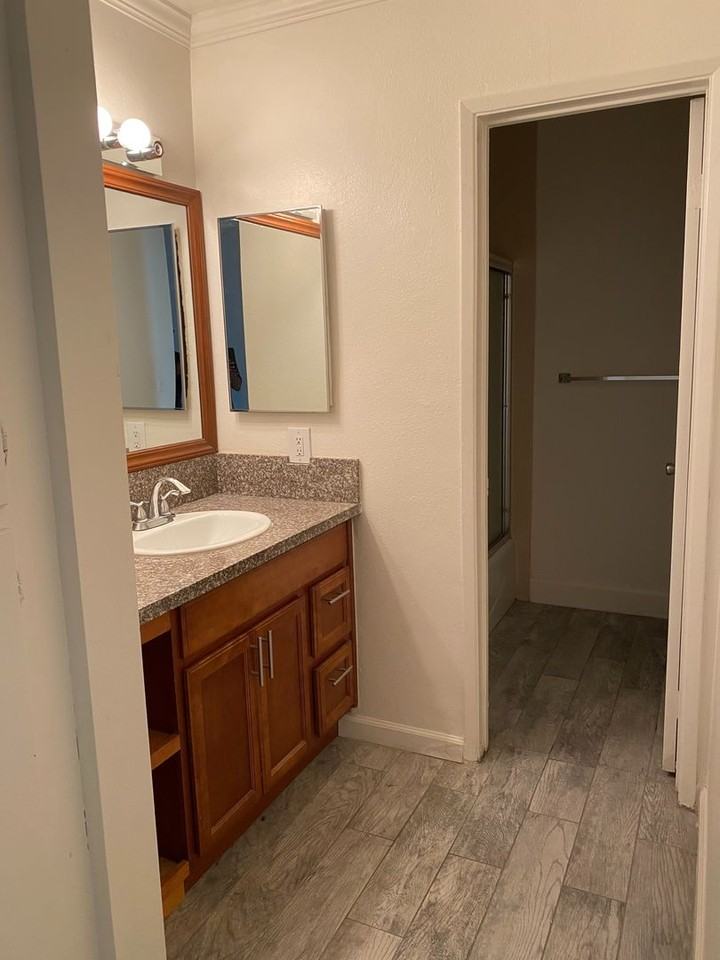 Agate Apartments - Photo 4 of 14