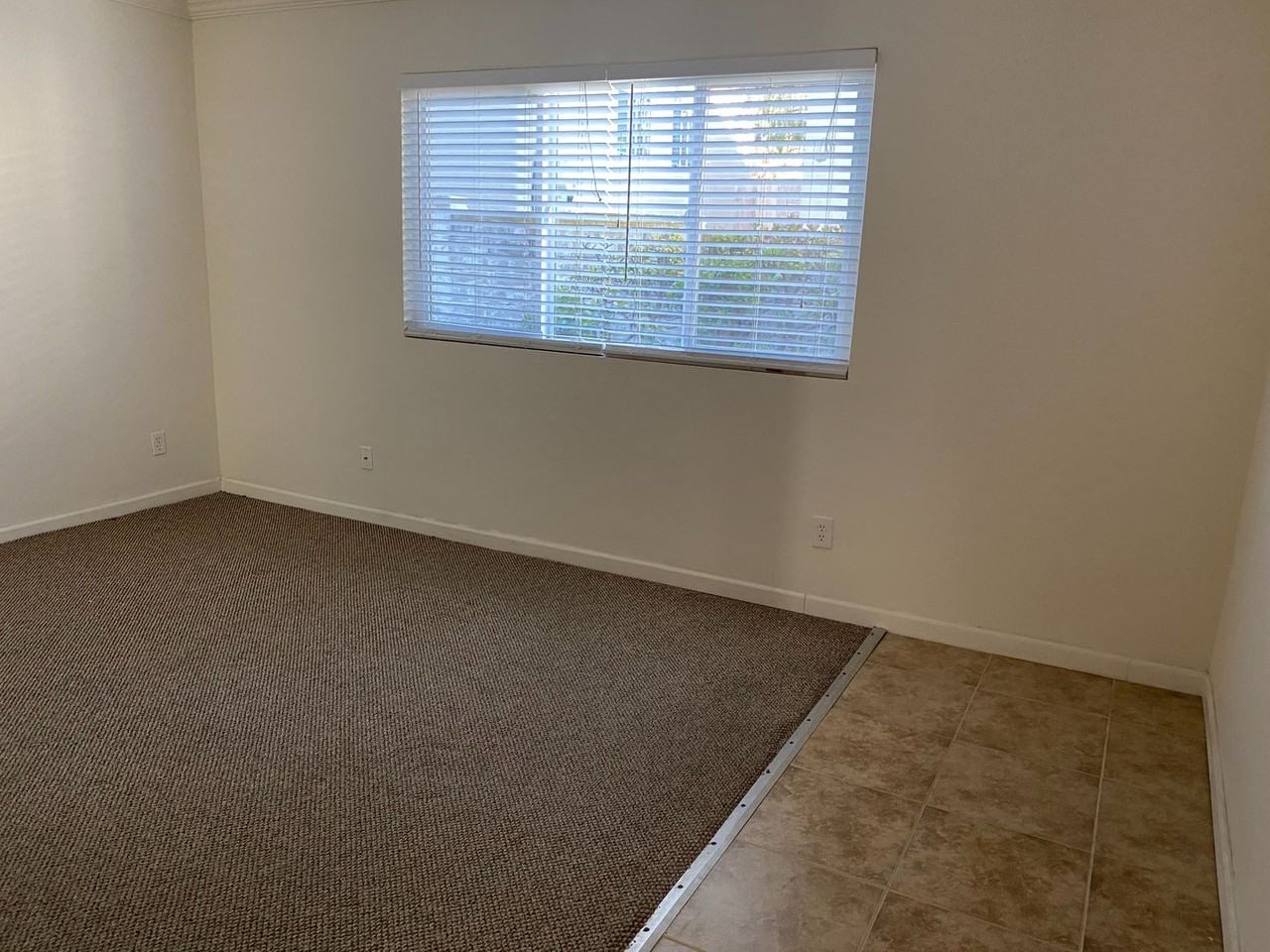 Agate Apartments - Photo 5 of 14