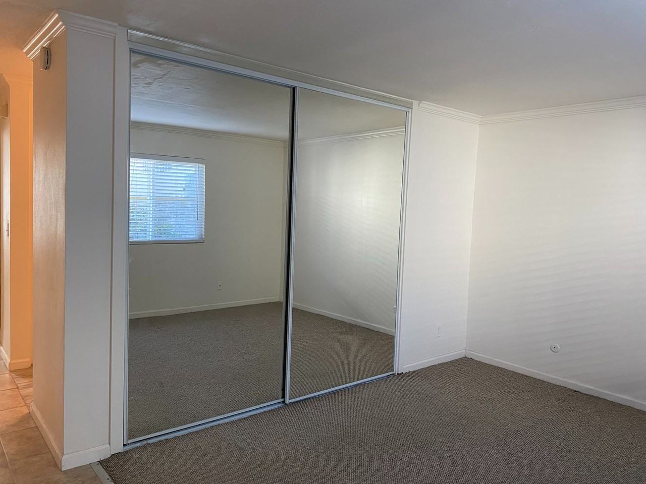 Agate Apartments - Photo 6 of 14