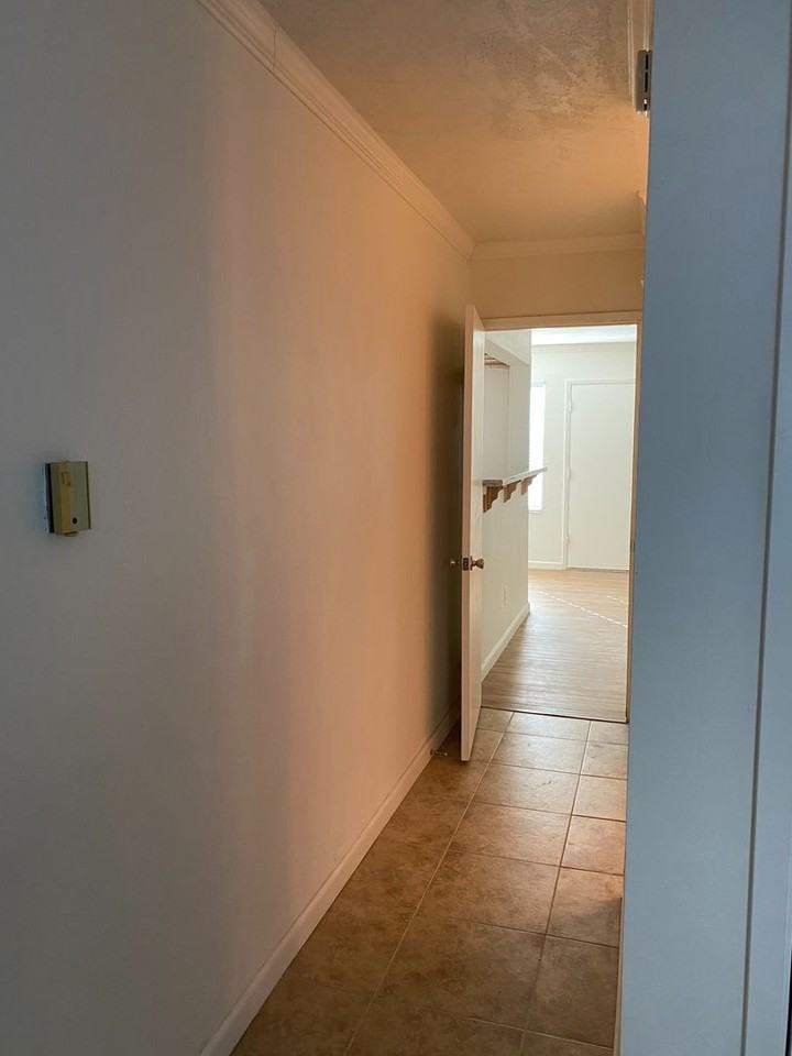 Agate Apartments - Photo 7 of 14