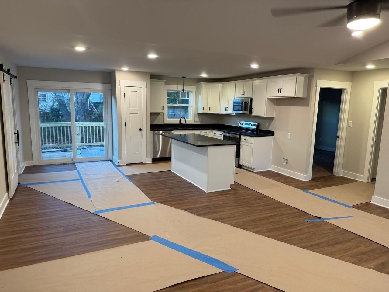 325 Yorktown Dr - Photo 3 of 6