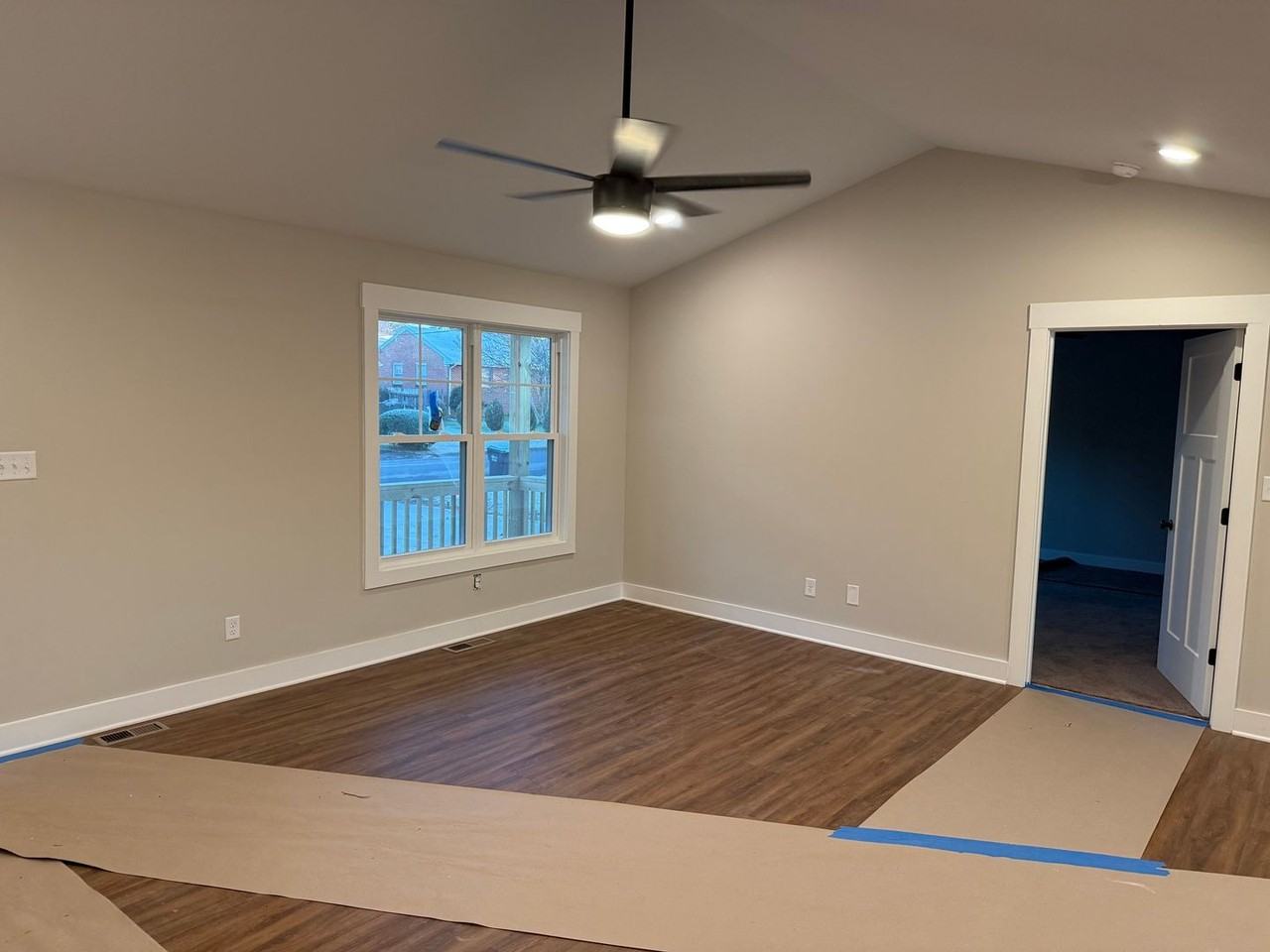 325 Yorktown Dr - Photo 4 of 6