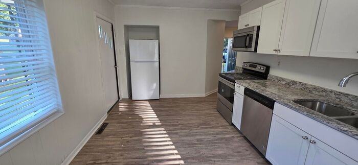 440 27th Street Place Southwest - Photo 7 of 17