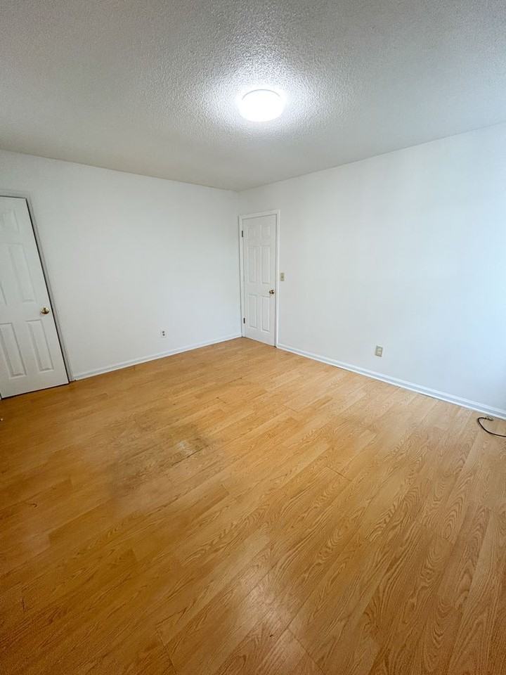 216 Frink Dr - Photo 5 of 14