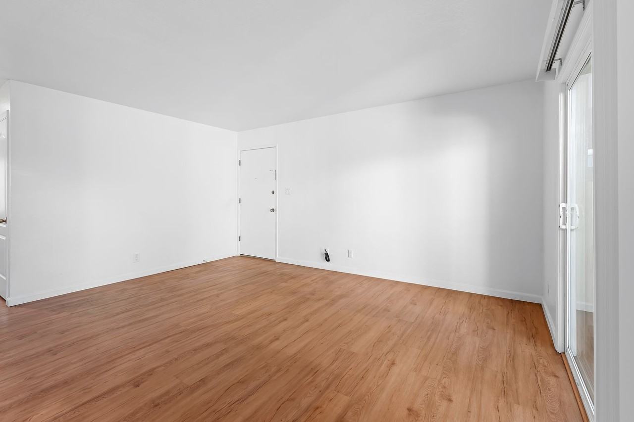 802 Lincoln Avenue - Photo 4 of 17