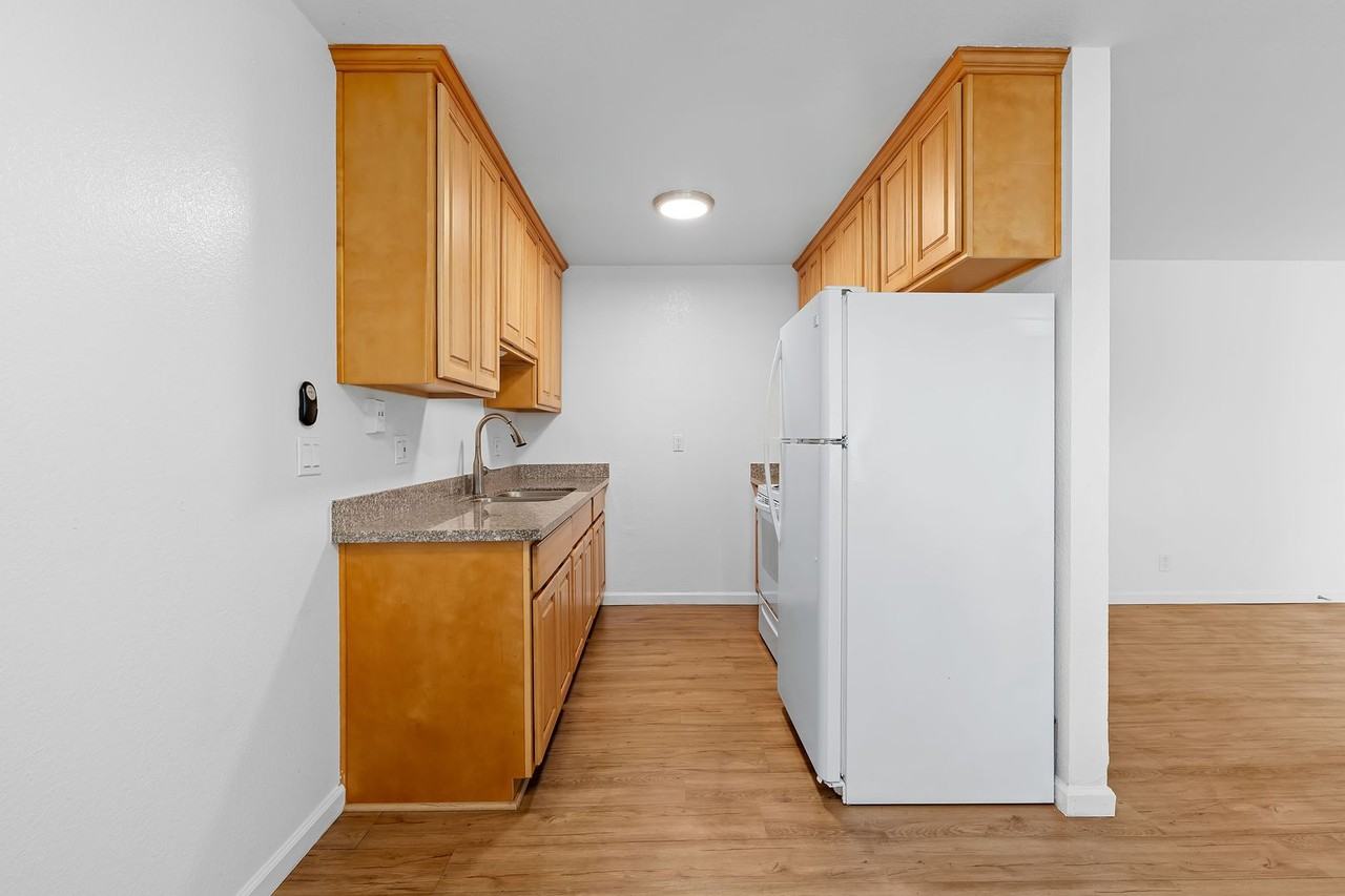 802 Lincoln Avenue - Photo 6 of 17