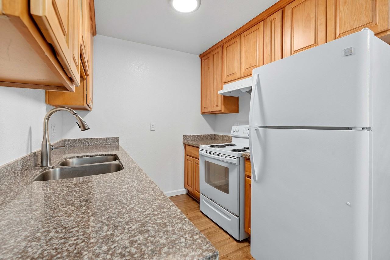 802 Lincoln Avenue - Photo 7 of 17