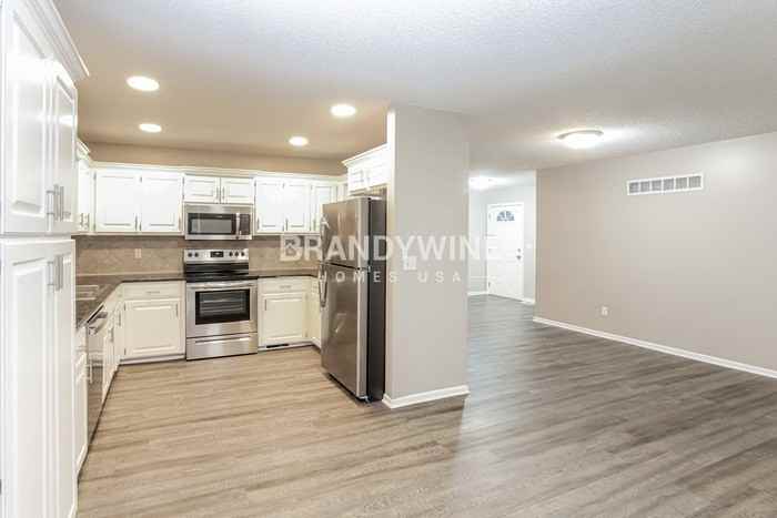 2025 Northwest 49th Street - Photo 4 of 20