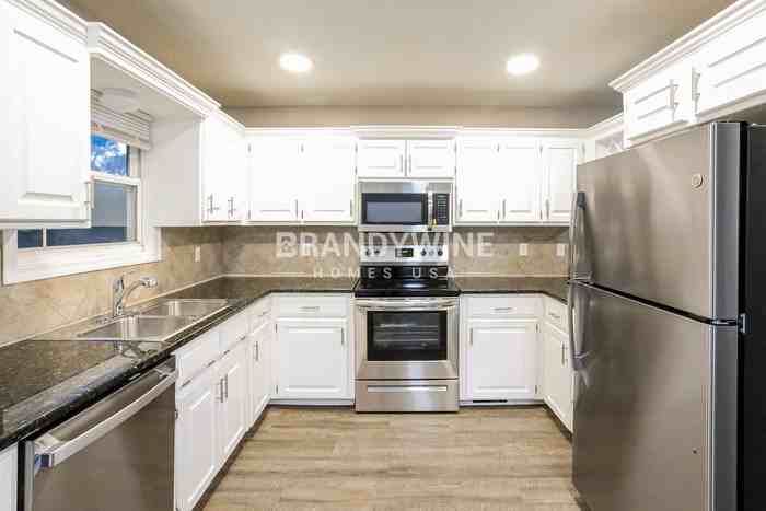 2025 Northwest 49th Street - Photo 5 of 20