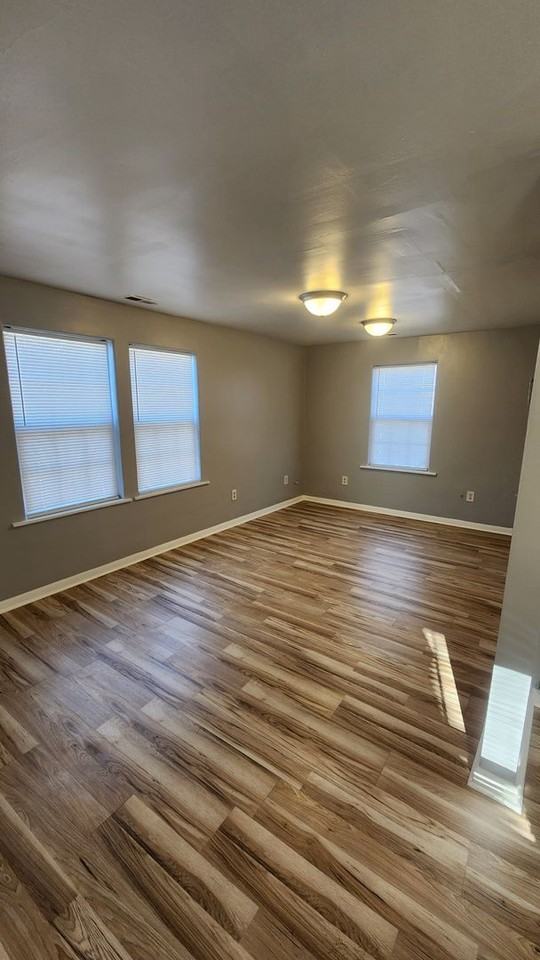 2420 Se Ohio Ave - Photo 6 of 18