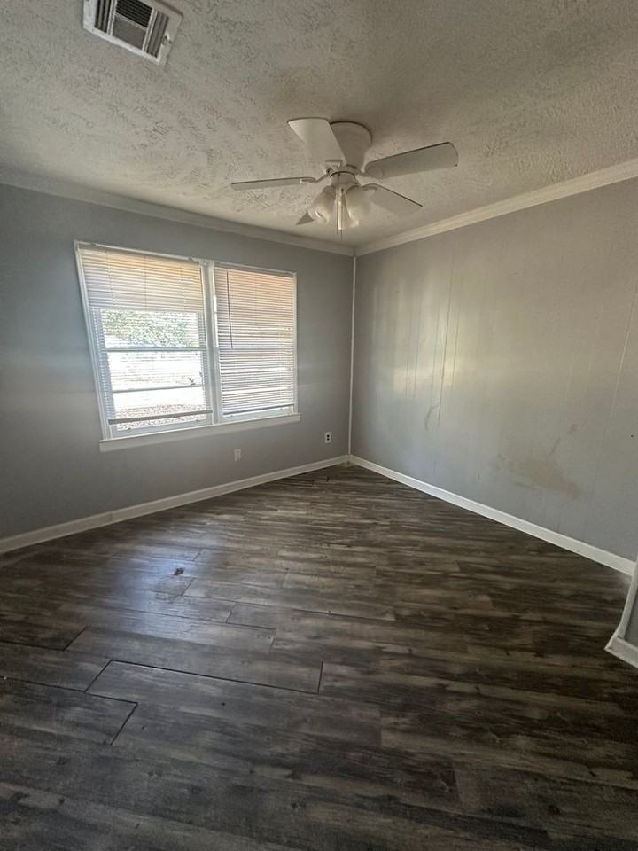 2638 Deeb Drive - Photo 4 of 10