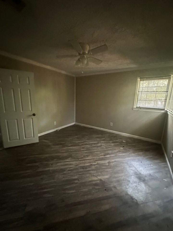 2638 Deeb Drive - Photo 5 of 10