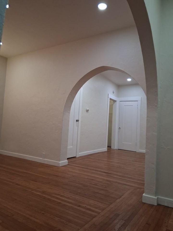 522 33rd Street - Photo 2 of 8