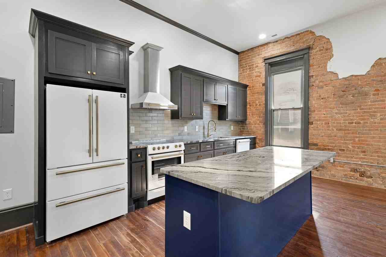 719 Bank St. - Res - Photo 3 of 19