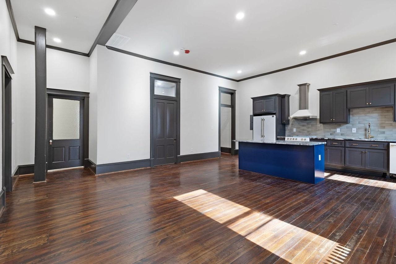 719 Bank St. - Res - Photo 4 of 19