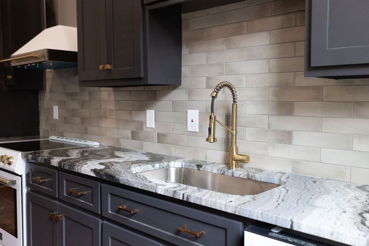 719 Bank St. - Res - Photo 5 of 19