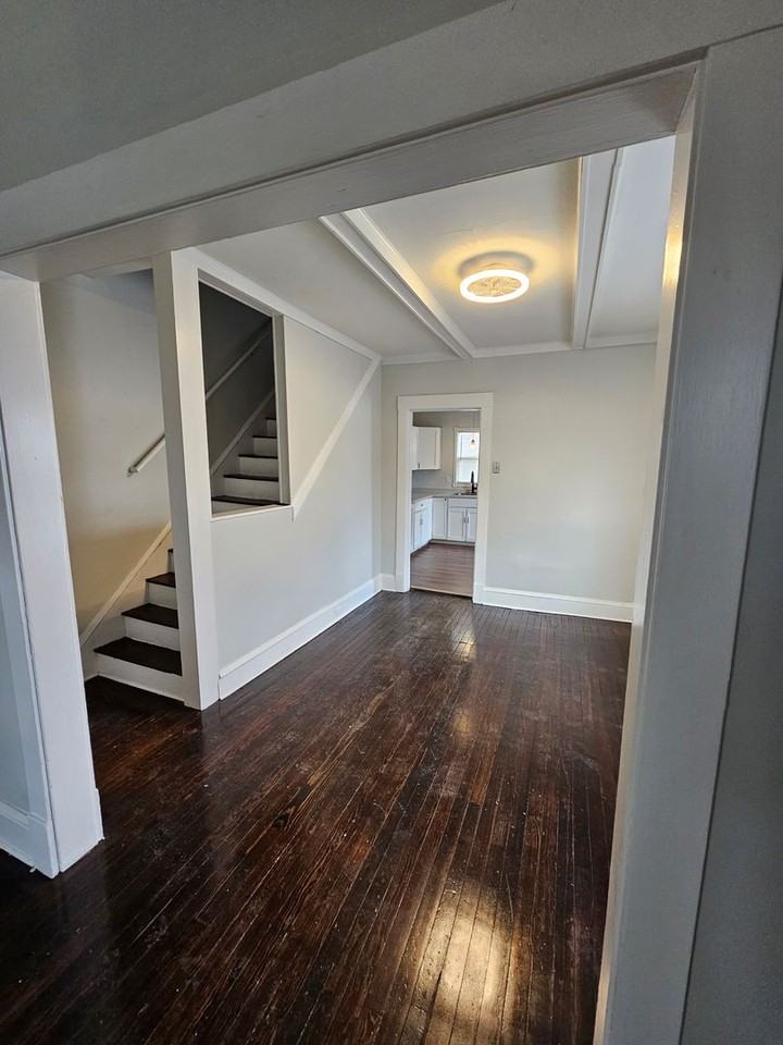 7010 Wakefield Ave - Photo 4 of 14