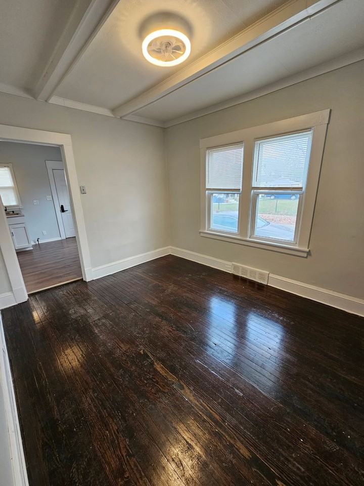 7010 Wakefield Ave - Photo 5 of 14