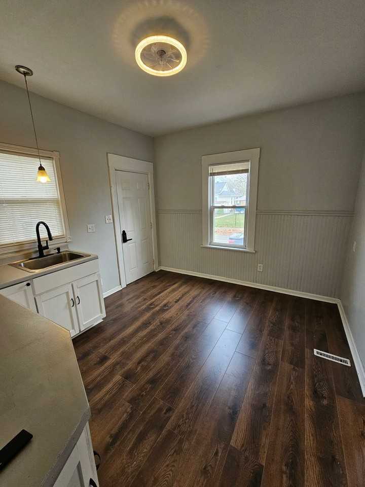 7010 Wakefield Ave - Photo 6 of 14