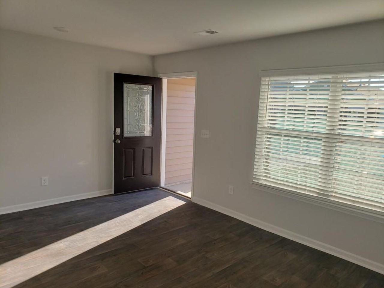 512 Dakota Ave - Photo 3 of 17