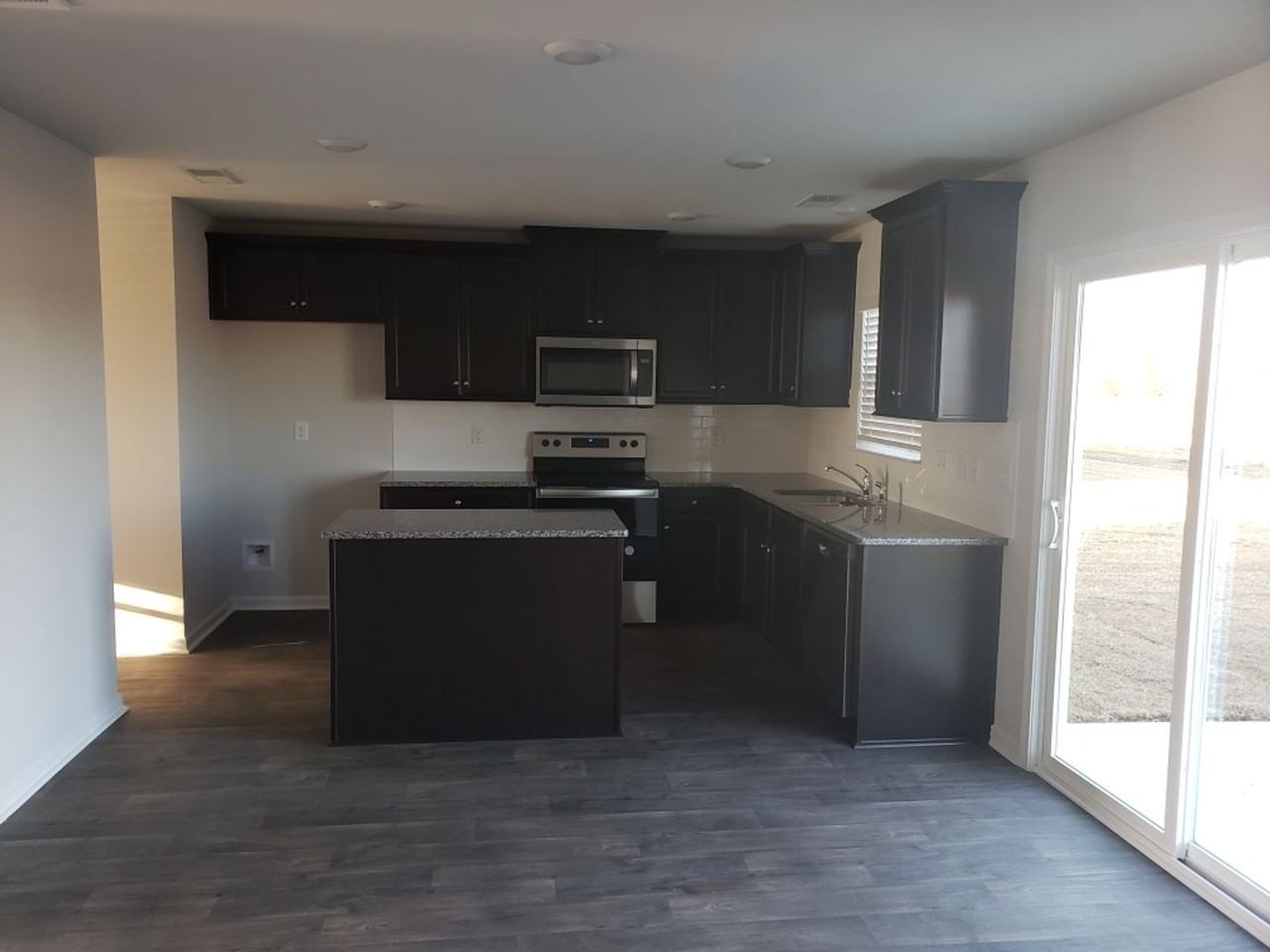 512 Dakota Ave - Photo 4 of 17