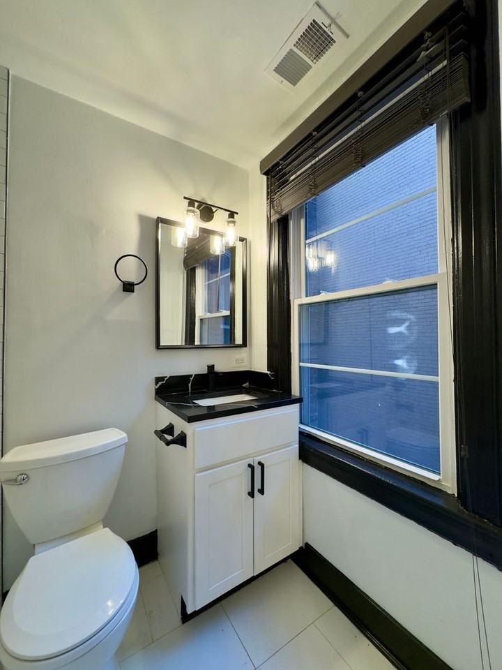 606-610 Cathedral St - Photo 4 of 10