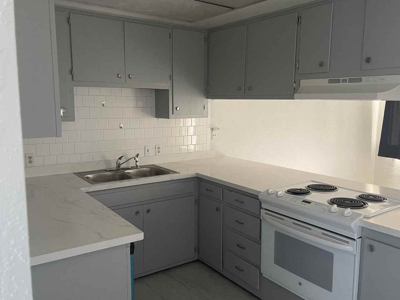 223 W 26th St - Photo 4 of 11