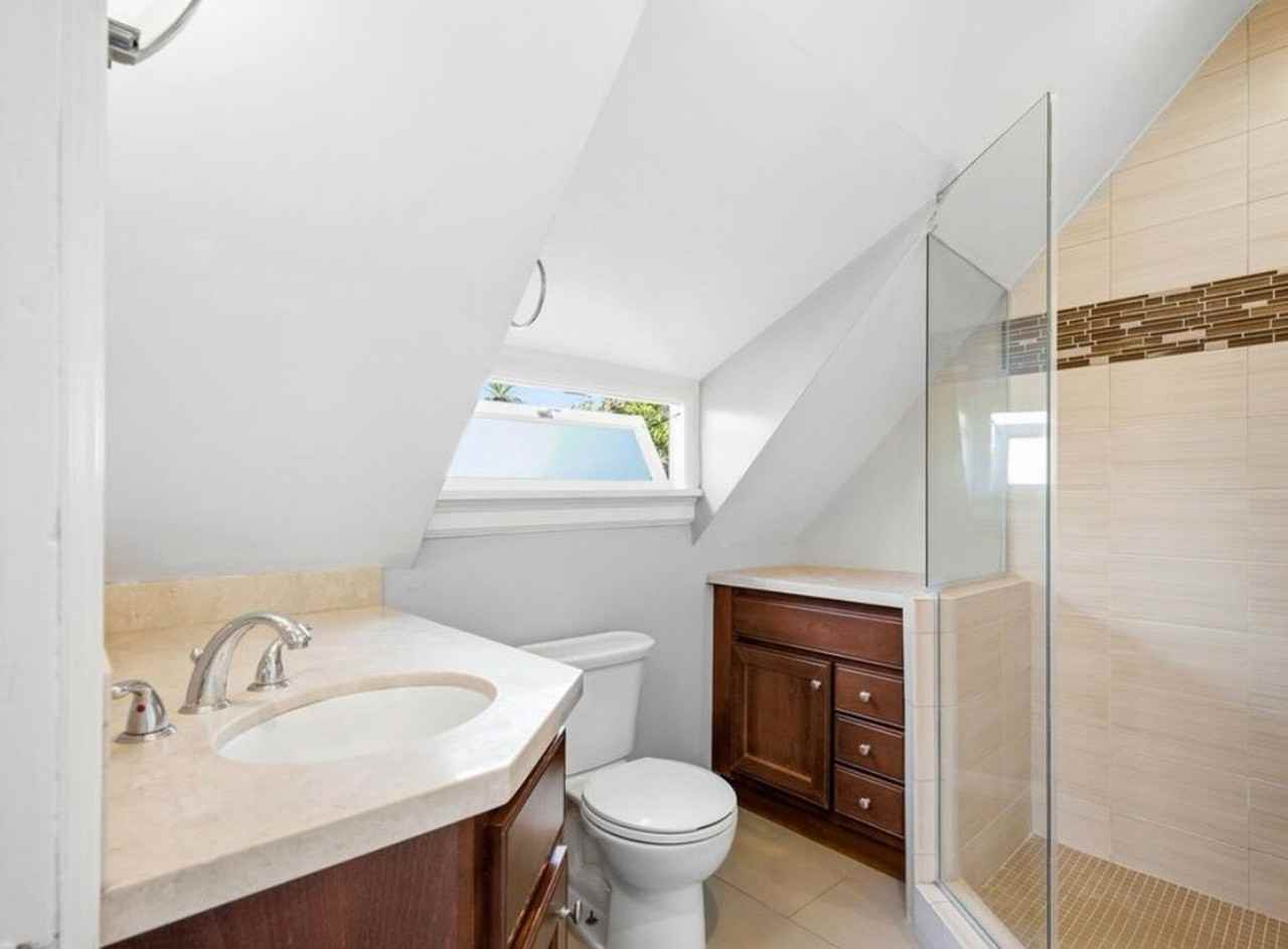 921-923 30th Street - Photo 3 of 11