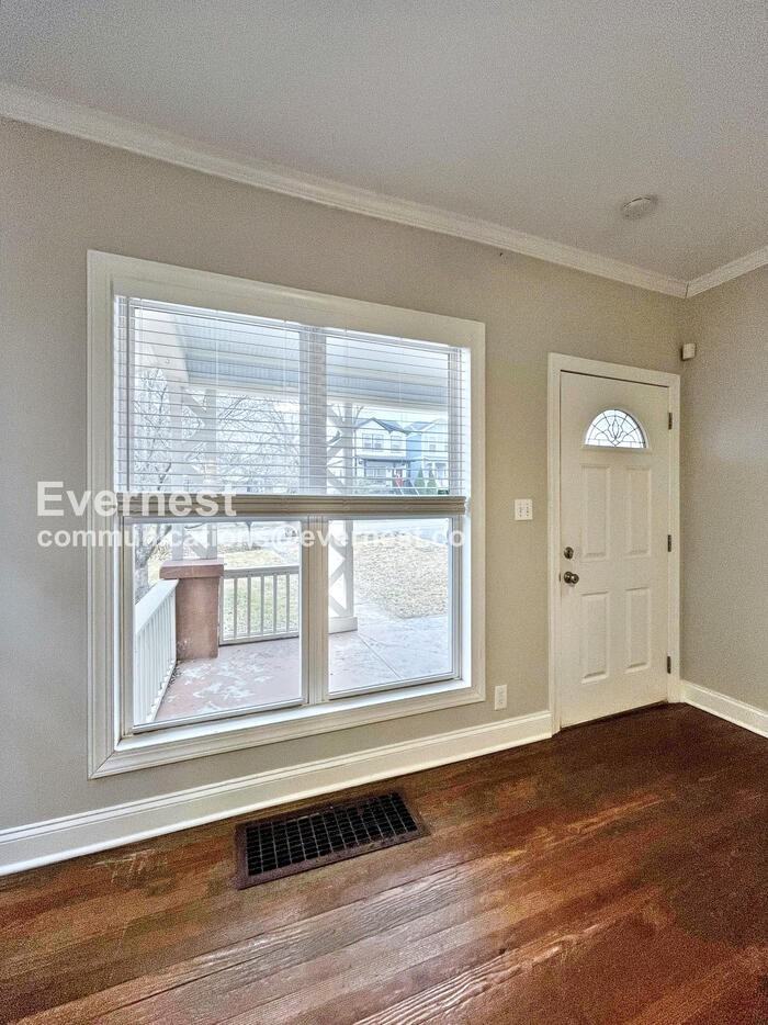 2913 Davis Ave - Photo 4 of 39